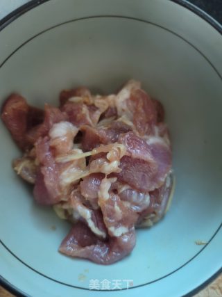 肉片洋葱炒面的做法步骤：2