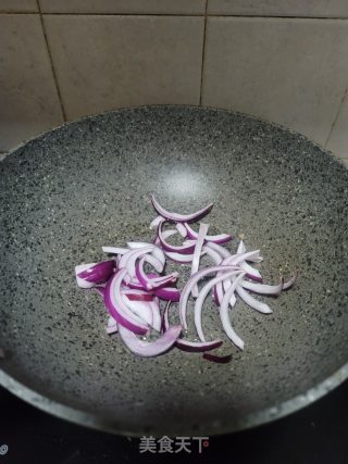 肉片洋葱炒面的做法步骤：7