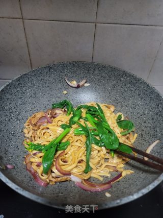 肉片洋葱炒面的做法步骤：12