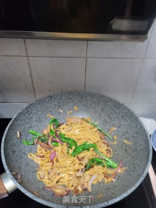 肉片洋葱炒面的做法步骤：13