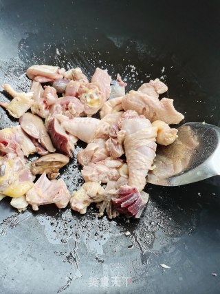 蕨菜干炖鸡肉的做法步骤：4