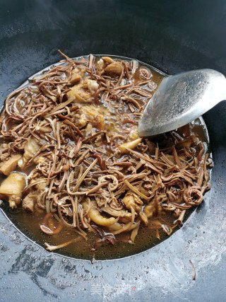蕨菜干炖鸡肉的做法步骤：7