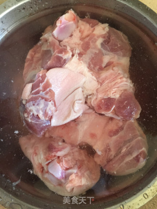 黄豆焖猪蹄的做法步骤：2