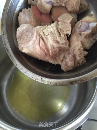 黄豆焖猪蹄的做法步骤：5