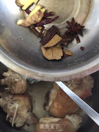 黄豆焖猪蹄的做法步骤：6