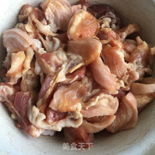 五花肉炒年糕的做法步骤：1