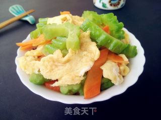 苦瓜胡萝卜炒鸡蛋的做法步骤：10