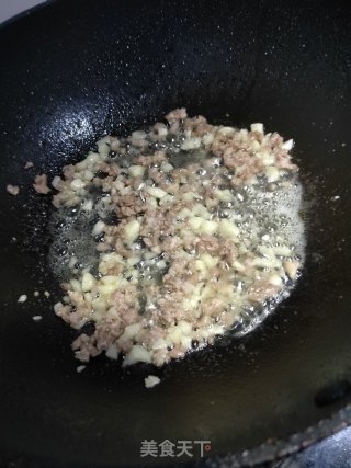 酸菜小笋肉末的做法步骤：3