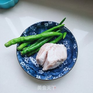五花肉炒辣椒的做法步骤：1