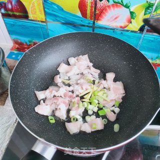 五花肉炒辣椒的做法步骤：4