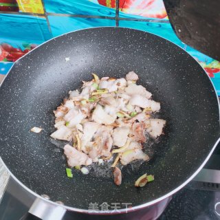 五花肉炒辣椒的做法步骤：5