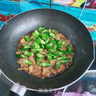 五花肉炒辣椒的做法步骤：7
