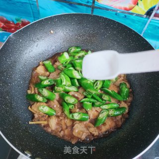 五花肉炒辣椒的做法步骤：8
