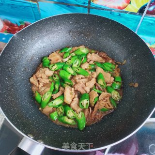 五花肉炒辣椒的做法步骤：9
