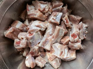 十三香麻辣排骨的做法步骤：2