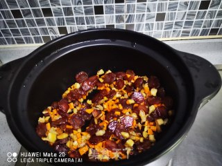 什锦煲仔饭的做法步骤：3