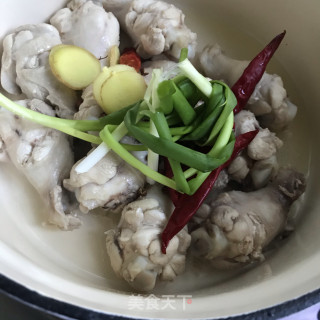 酱焖鸡翅根的做法步骤：4