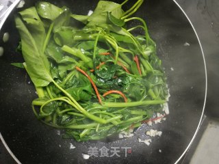 花2块钱????做一道翠绿颜值高的蒜蓉炒空心菜的做法步骤：3