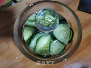 一夜渍黄瓜的做法步骤：3