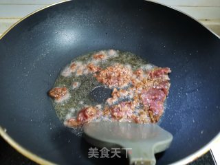 酸豆角炒牛肉的做法步骤：1