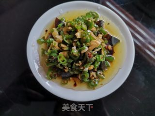 大蒜青辣椒皮蛋的做法步骤：6