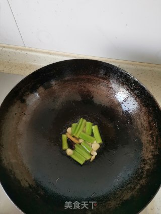 红烧小鱼的做法步骤：3