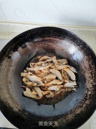 红烧小鱼的做法步骤：5