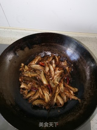 红烧小鱼的做法步骤：7