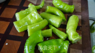 虎皮辣椒的做法步骤：2