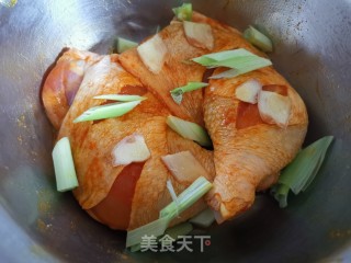 盐焗鸡腿的做法步骤：5