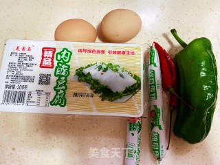 豆腐抱蛋的做法步骤：1