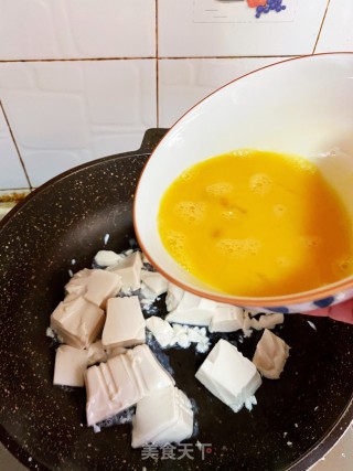 豆腐抱蛋的做法步骤：4