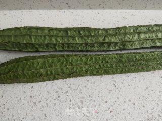 清炒丝瓜的做法步骤：1