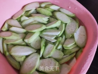清炒丝瓜的做法步骤：2
