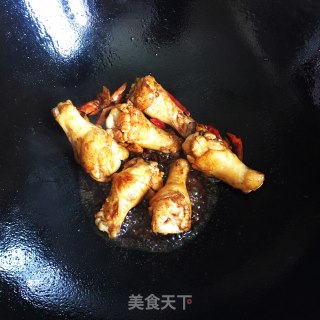鸡翅根烧鹌鹑蛋的做法步骤：3