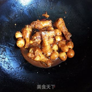 鸡翅根烧鹌鹑蛋的做法步骤：6