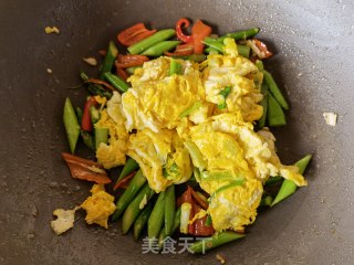 芦笋辣椒炒鸡蛋的做法步骤：10
