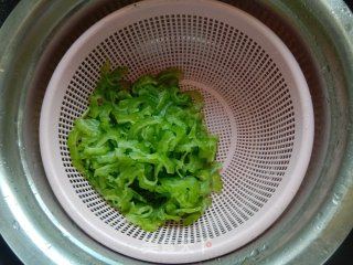 毛豆炒苦瓜的做法步骤：4