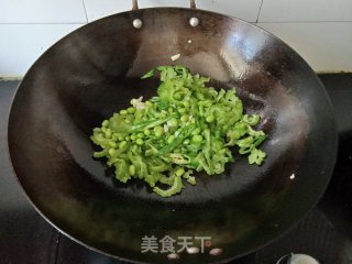 毛豆炒苦瓜的做法步骤：7