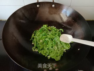 毛豆炒苦瓜的做法步骤：9