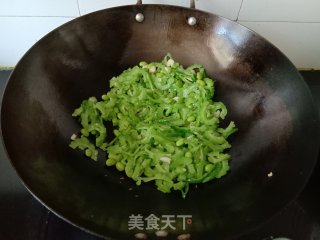 毛豆炒苦瓜的做法步骤：10