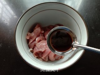 嫩南瓜炒肉的做法步骤：2