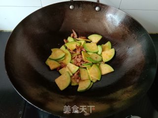 嫩南瓜炒肉的做法步骤：6