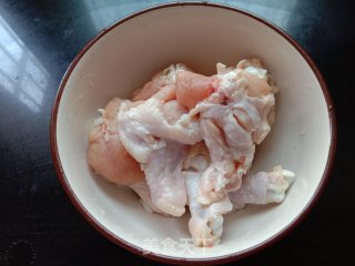 照烧小鸡腿的做法步骤：1