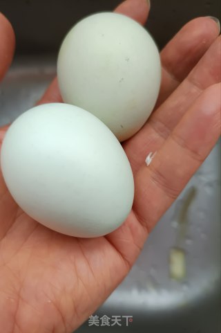 茭白炒乌鸡蛋的做法步骤：3