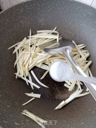 茭白炒乌鸡蛋的做法步骤：7