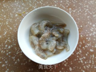 秋葵虾仁滑蛋的做法步骤：2