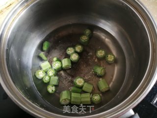 秋葵虾仁滑蛋的做法步骤：5