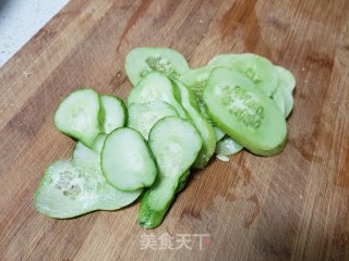 竹荪黄瓜汤的做法步骤：2