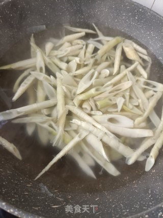 腌竹笋烧肉的做法步骤：4